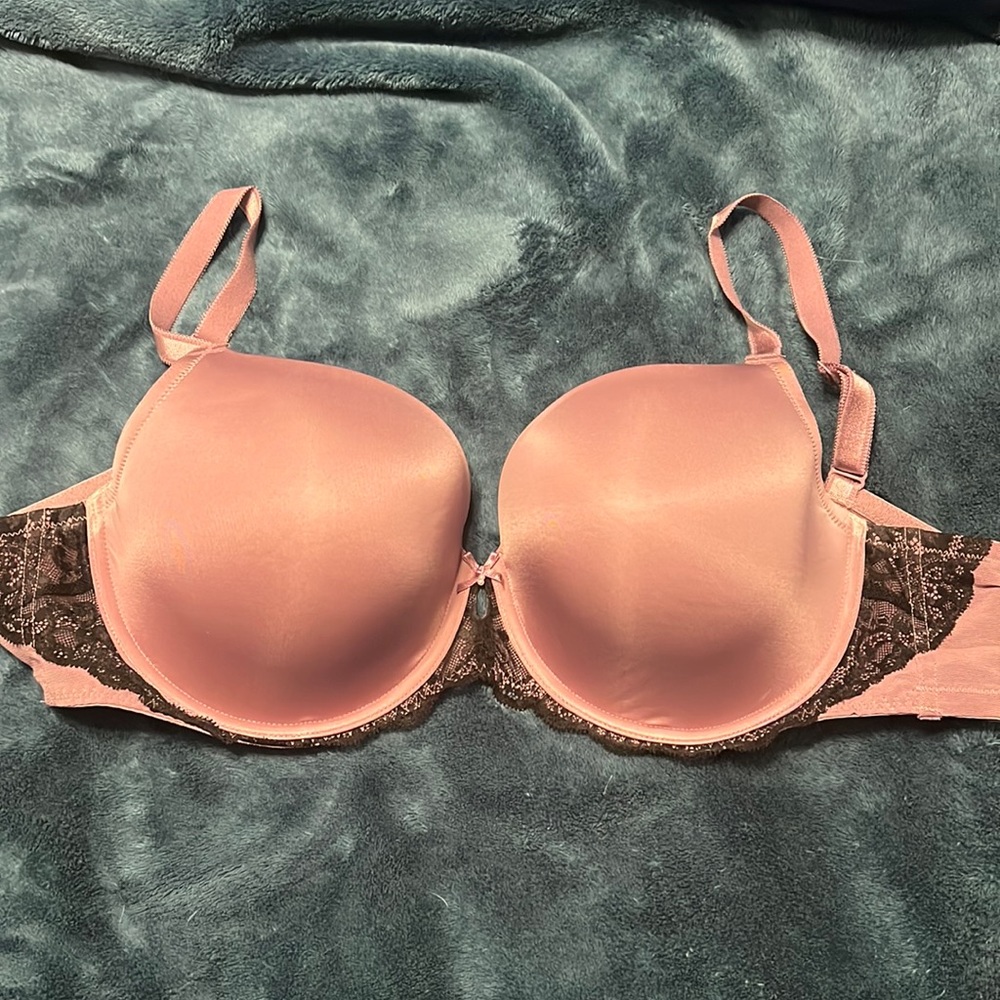 Torrid 40d underwire lightly lined bra